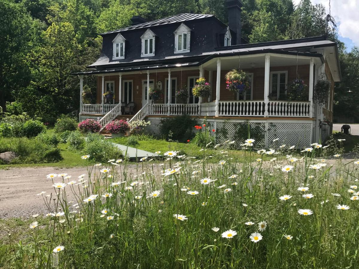 Auberge Du Sault-A-La-Puce Chateau Richer Exterior photo